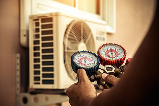 Professional Hvac technician working in Charleston, MS